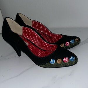 Modcloth embroidered heels